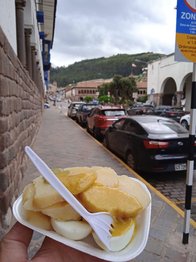 Comida del Dia (Peru): Kartoffeln mit Ei und Senfsauce für -,50 Eurocent