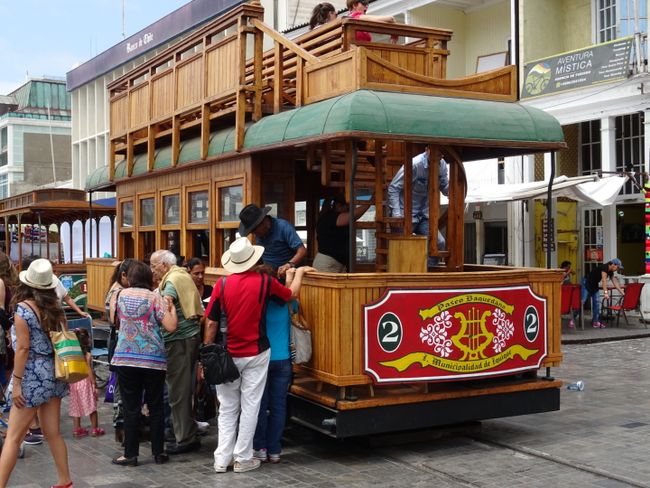 Die alte Straßenbahn in Iquique. In der Hochsaison wird sie ab und zu in Gang gesetzt. Wer allerdings nicht am Stock geht und 90 Jahre alt ist bewegt sich selbst vei absichtlichem Langsam gehen schneller. Trotzdem: Nostalgienote 10+