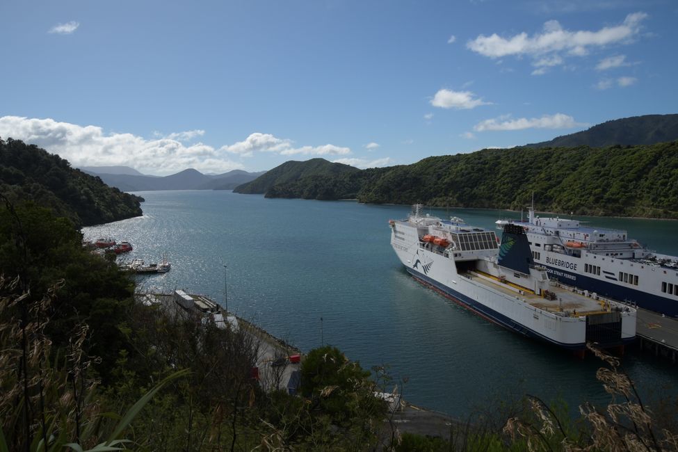 On the Queen Charlotte Drive: Ferry terminal in Picton