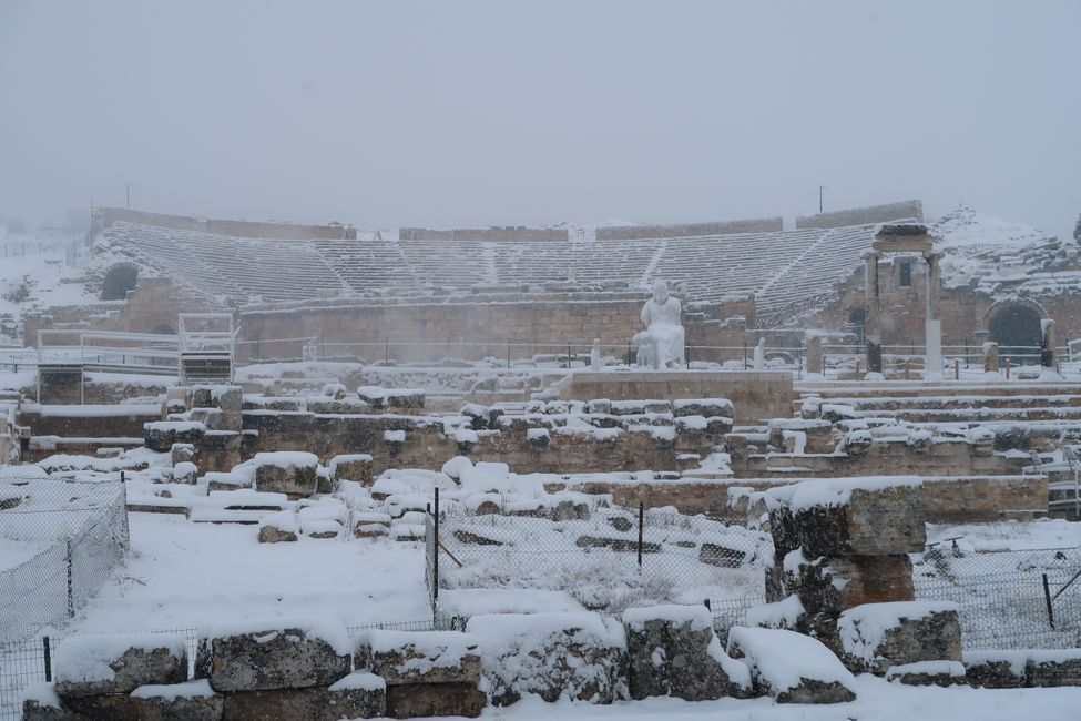 Odeon von Hierapolis (Blick vom Thermalbad aus!) 