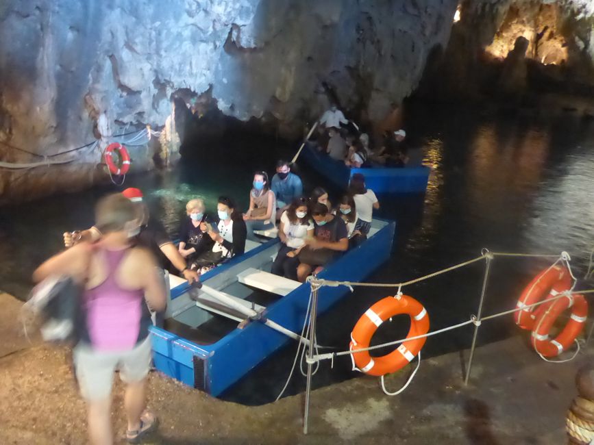 Bootfahrt in der Grotte 