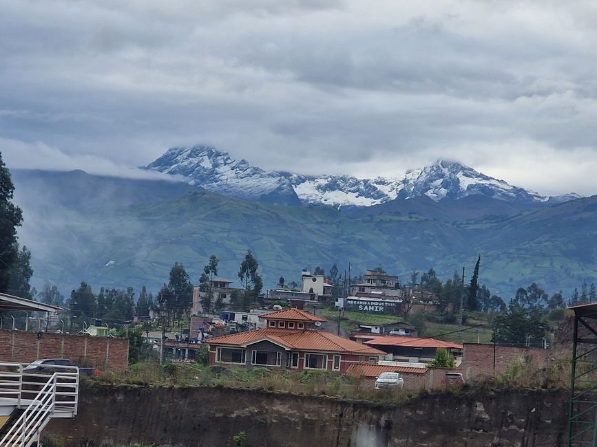 Chimborazo is better visible here than yesterday