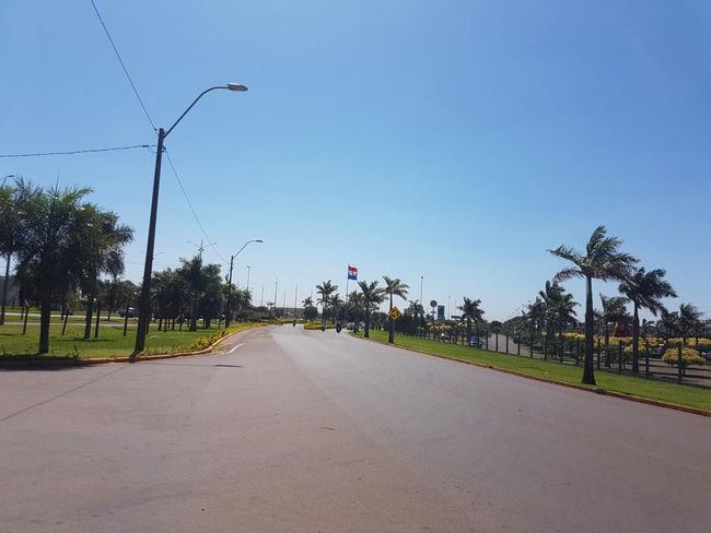 Grenzstrasse zwischen Brasilien und Paraguay