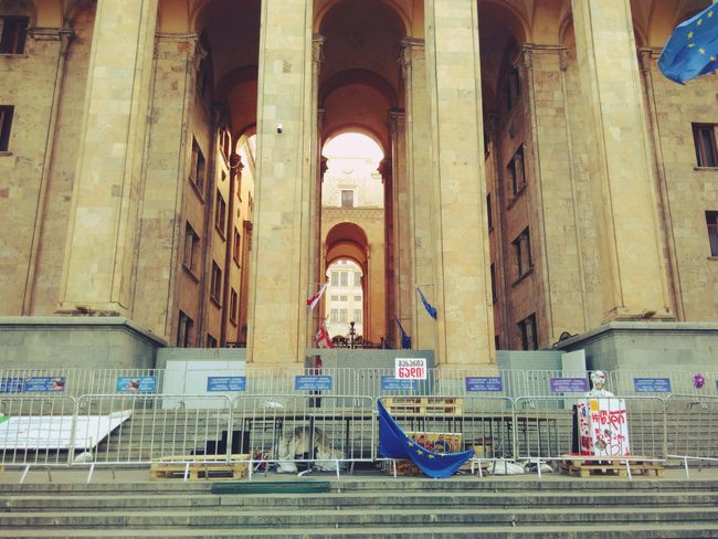 Le bâtiment du parlement devant lequel on a manifesté il y a 4 semaines