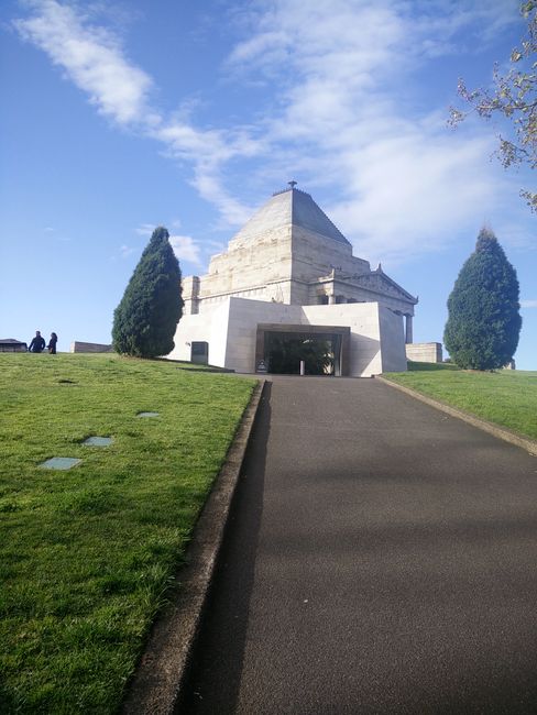 Shrine of Rembrance auf einem Hügel
