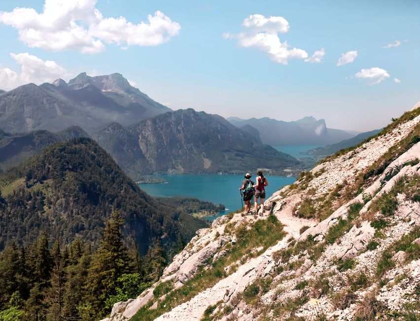 Hiking with magnificent views. Copyright: Simon Berger - Unsplash