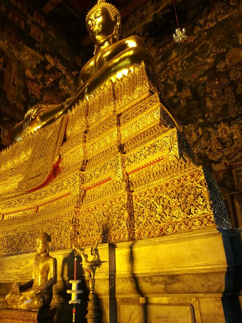 Buddhastatue im Tempel.
