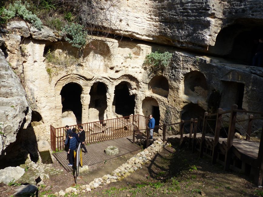 Vespasian/ Titus Tunnel und Gräber
