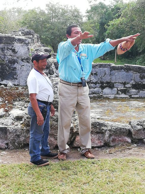 Rechts ein Maya