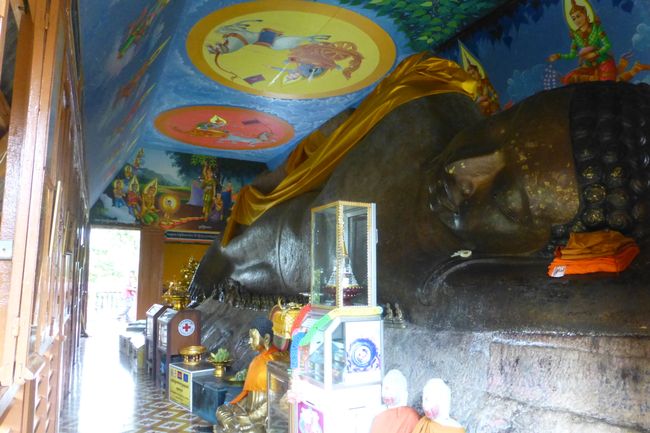...und in dem Haus befindet sich der liegende Buddha, welche direkt aus dem Stein gehauen wurde.