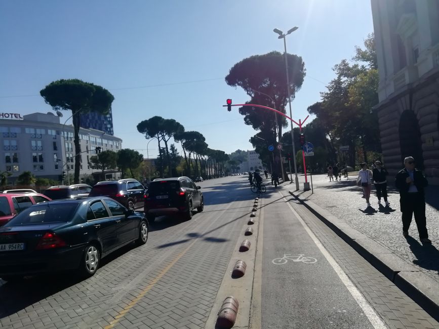 Auf manchen Hauptstraßen in Tirana gab es sogar Radwege