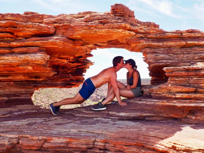 kissing in the sight of nature ... and 8 chinese tourists ...