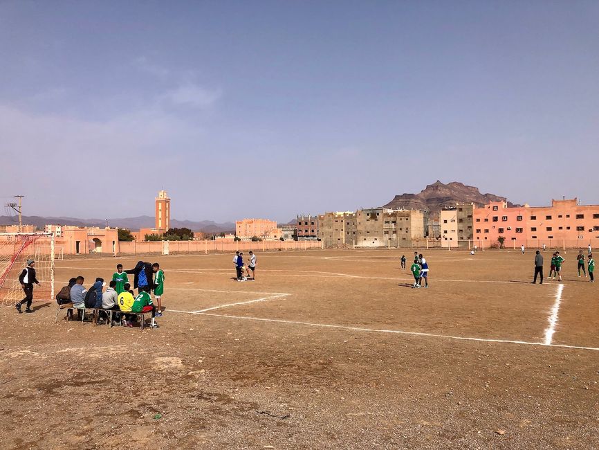 The school in Agdz offers an exceptionally comfortable football field.