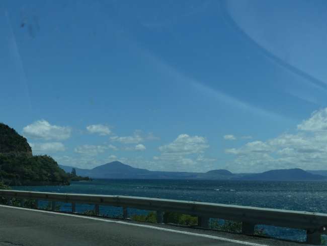 Fahrt am Lake Taupo entlang