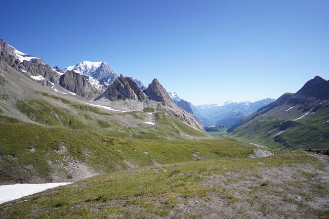 Weitere Sicht mit Mont Blanc und dem Tal Veni