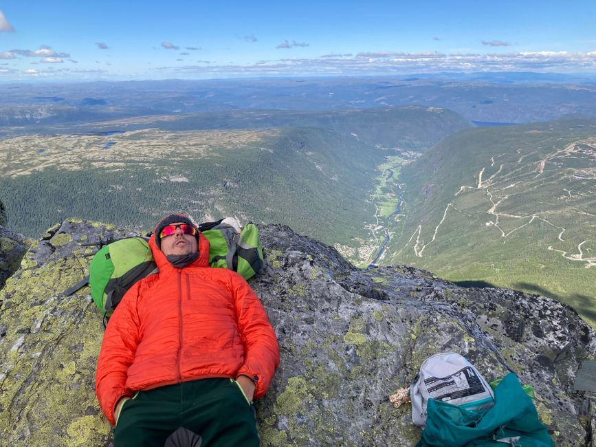 Gaustatoppen: Nap on the summit