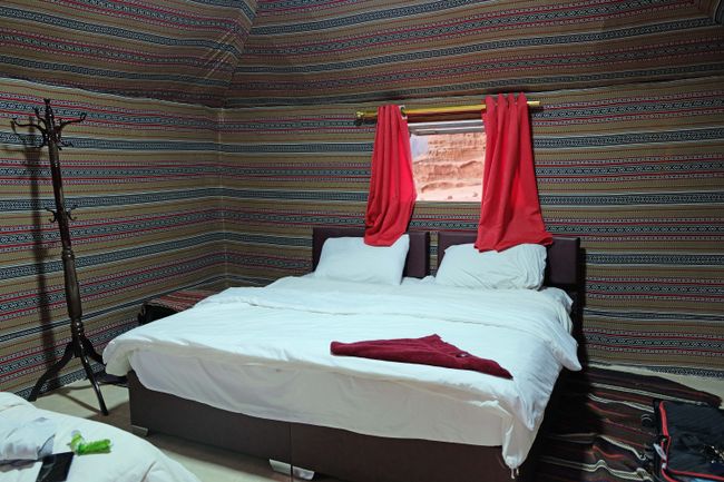 Für Touristen wurden die Beduinenzelte mit komfortablen Doppelbetten ausgerüstet