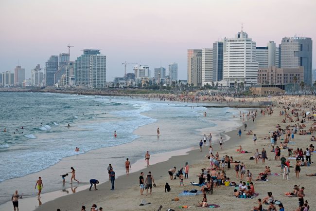 Einen grossen Teil unserer Zeit verbringen wir am Strand von Tel Aviv