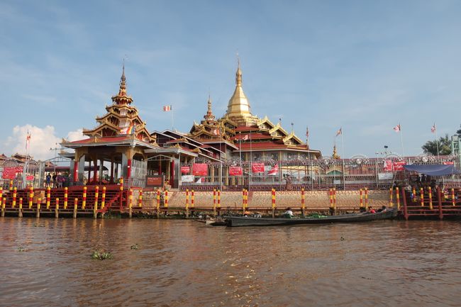 Ein Tempel auf dem Wasser
