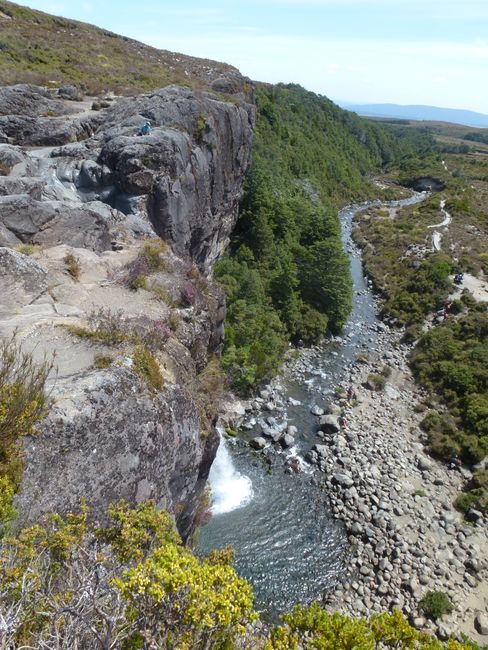 Friday, 02/14, Ohakune and Tongariro National Park - to the Taranaki Falls
