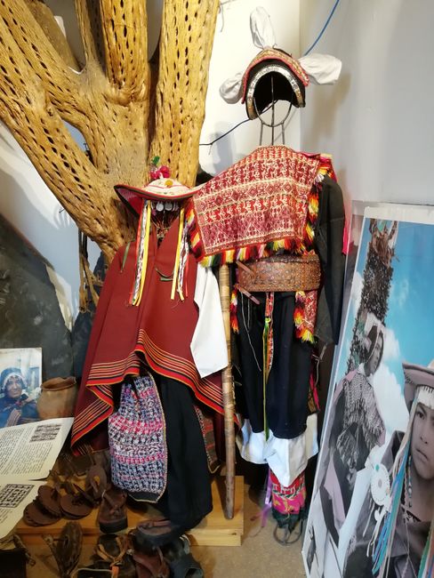 Traditionelle bolivianische Kleidung