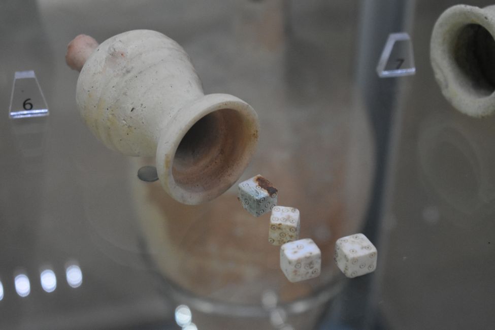 Antikes Würfelspiel in Pompeji