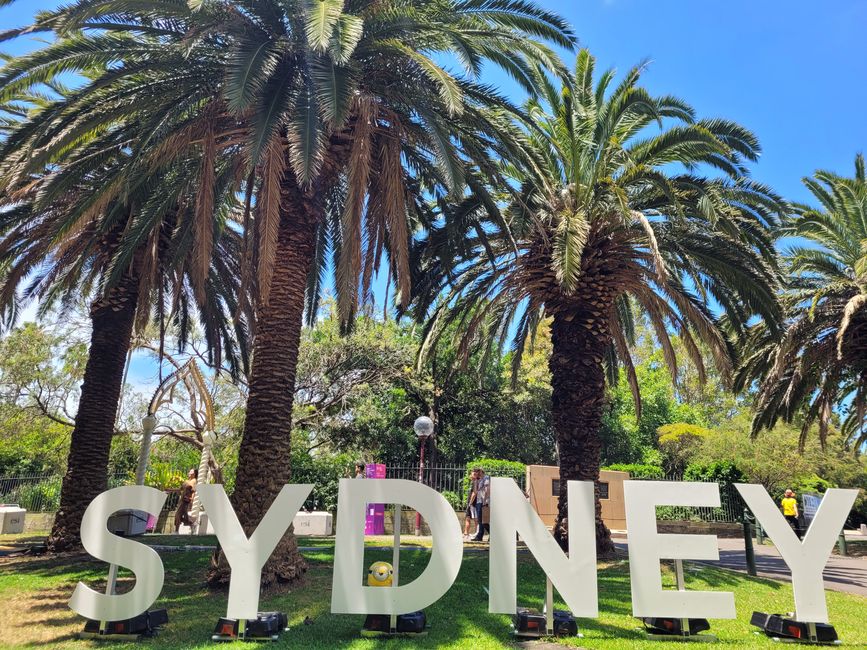 Stuart with the Sydney sign at the Royal Botanical Garden
