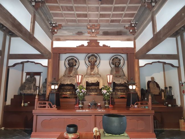 die 3 Buddhas im Jōchi-ji Tempel (die Vergangenheit, Gegenwart und Zukunft darstellen sollen)