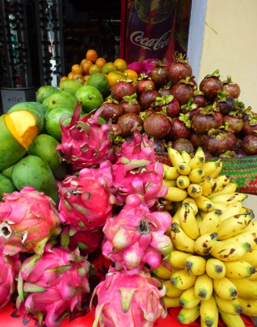 So many delicious exotic fruits!