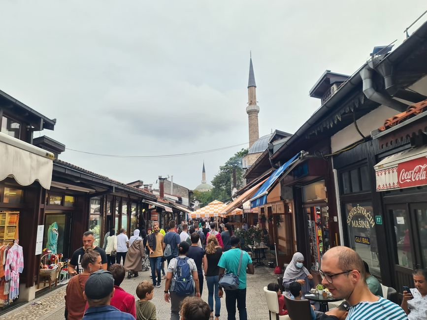 und die osmanische Altstadt als touristische Downtown.
