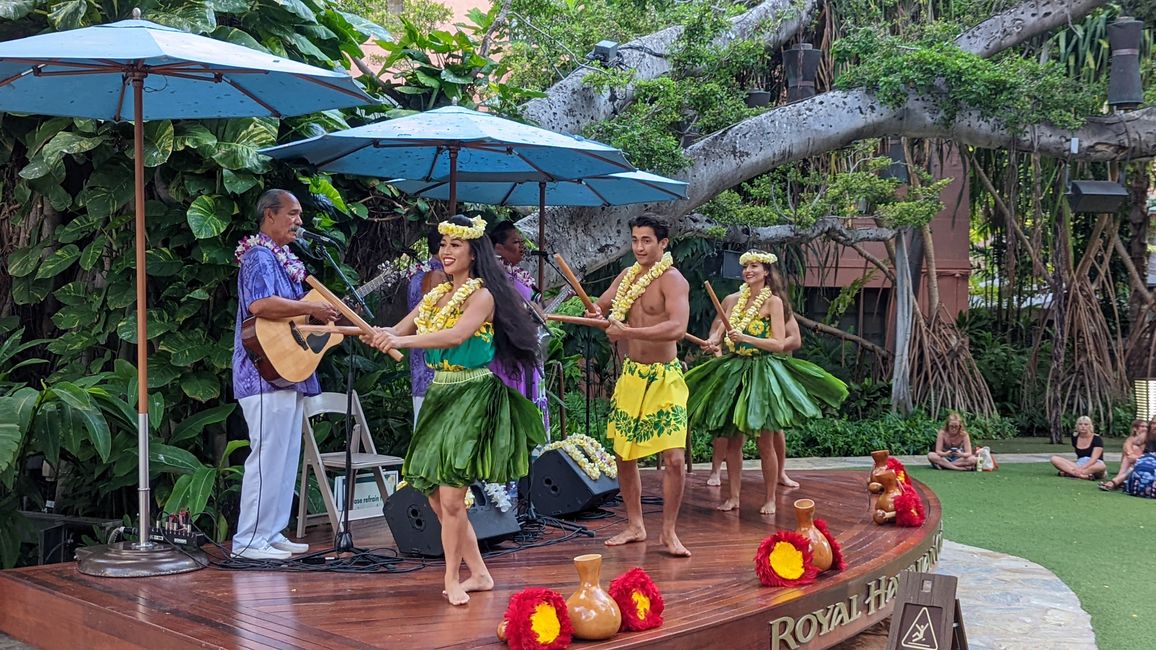Royal Hawaiian Center Hula Show