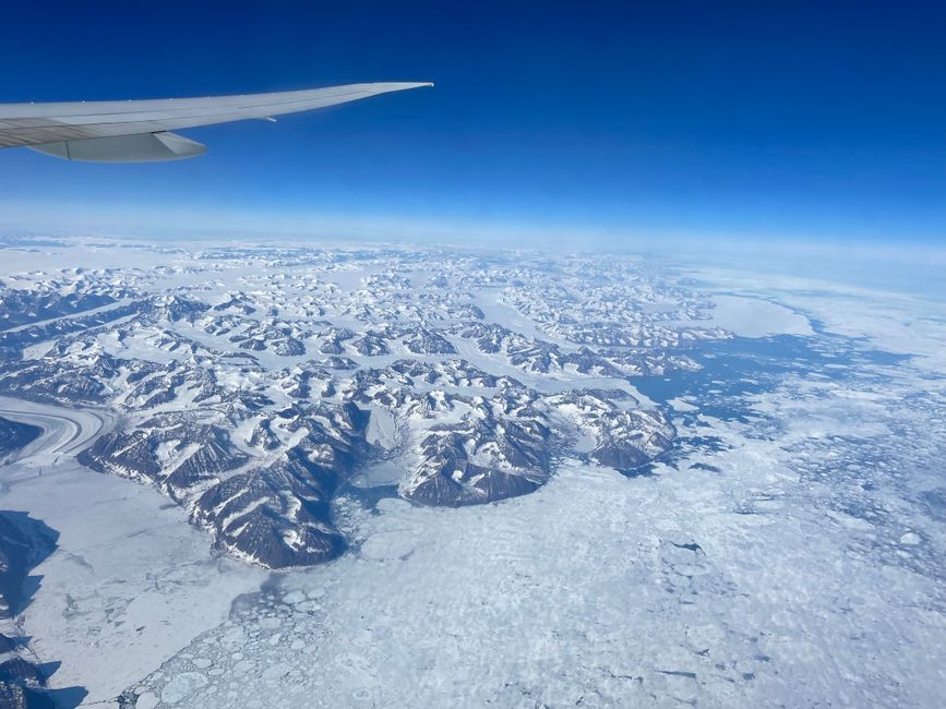 Wir überfliegen Grönland