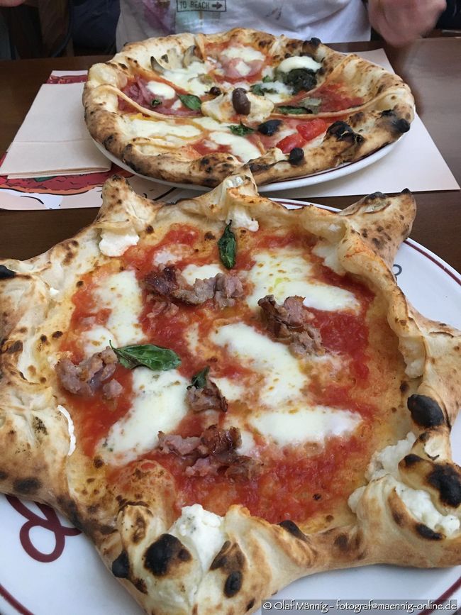 Unsere (nicht wirklich wahren neapolitanischen) Pizzen