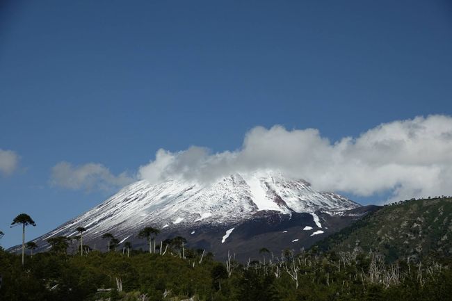 10/11/12-01-20: In the shadow of the volcanoes