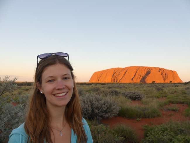 Silvia mit Uluru