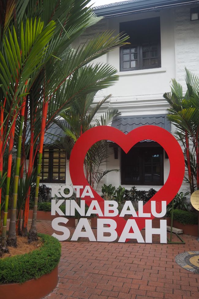 Kami mendarat di Kalimantan 🇲🇾 ibu kota Sabah: Kota Kinabalu (perhentian ke-25 dalam tur dunia kami)