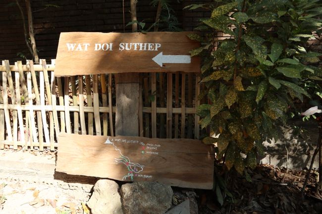 A signpost to Wat Phra That Doi Suthep.