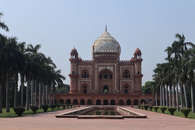 Parks and Mausoleums in Delhi (Day 37 of the world trip)