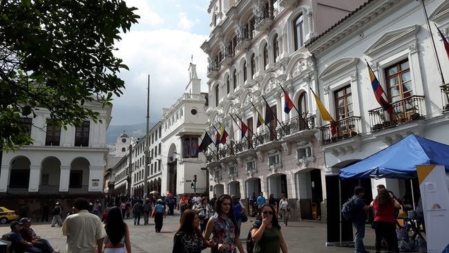 ab 10.09.: Quito - 2.850 m - 22 km südlich vom Äquator