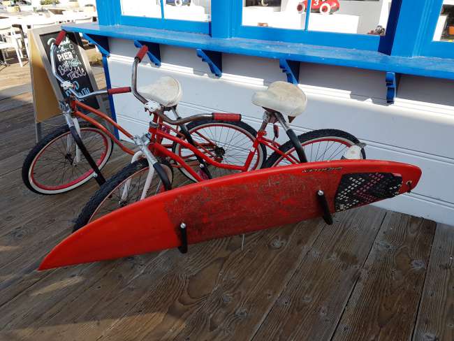 Traveling broadens the mind: How to transport a surfboard on a bicycle