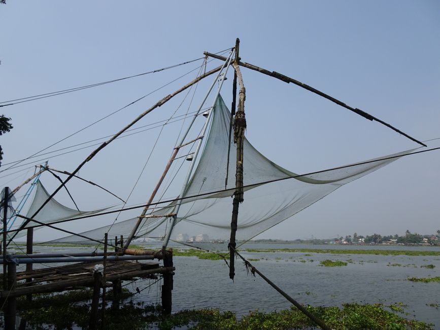 Chinesische Fischernetze, die immer noch benutzt werden! Das Wahrzeichen Kochis!