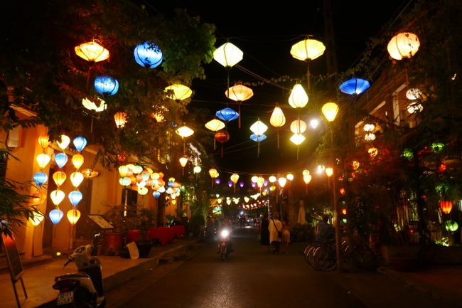 Streets of Hà Nội at Night