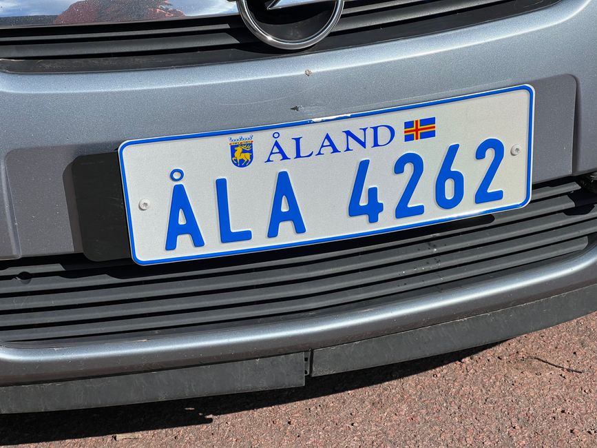 Autokennzeichen von Åland. Eine grosse Insel, die zu Finnland gehört, jedoch Schwedisch gesprochen wird. 
