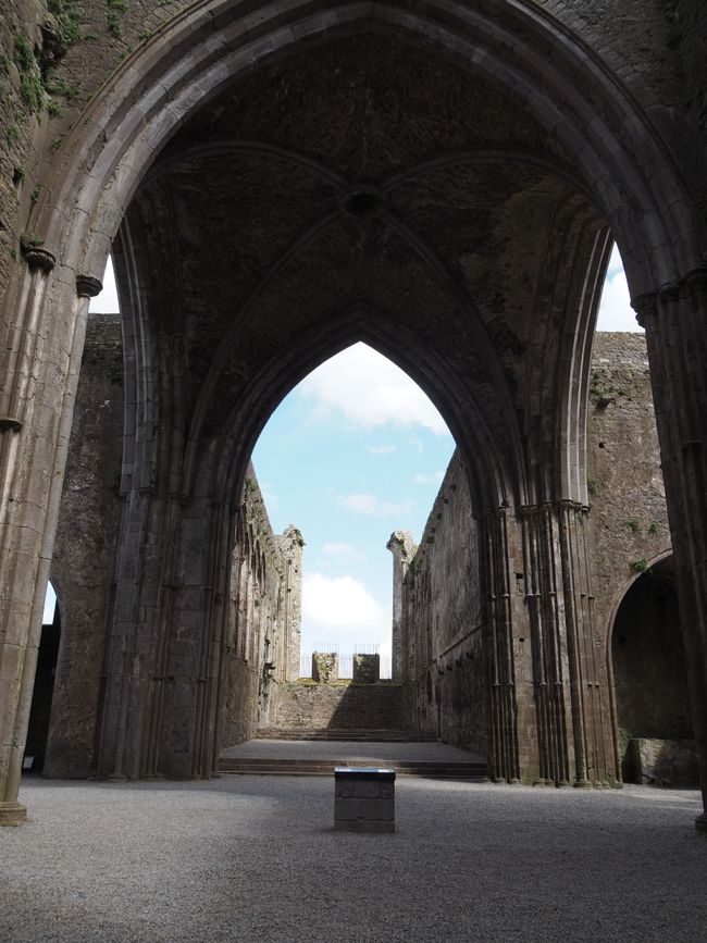 Kilkennyből Limerickbe a Cahir kastélyon keresztül a Cashel szikláig