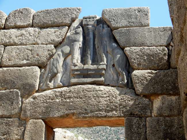 no, primo esempio di scultura monumentale europea