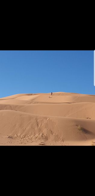 Auf der Wind abgewandten Seite von Bergen entstehen riesige Sanddünen