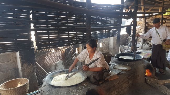 Tofuherstellung aus Kichererbsen.