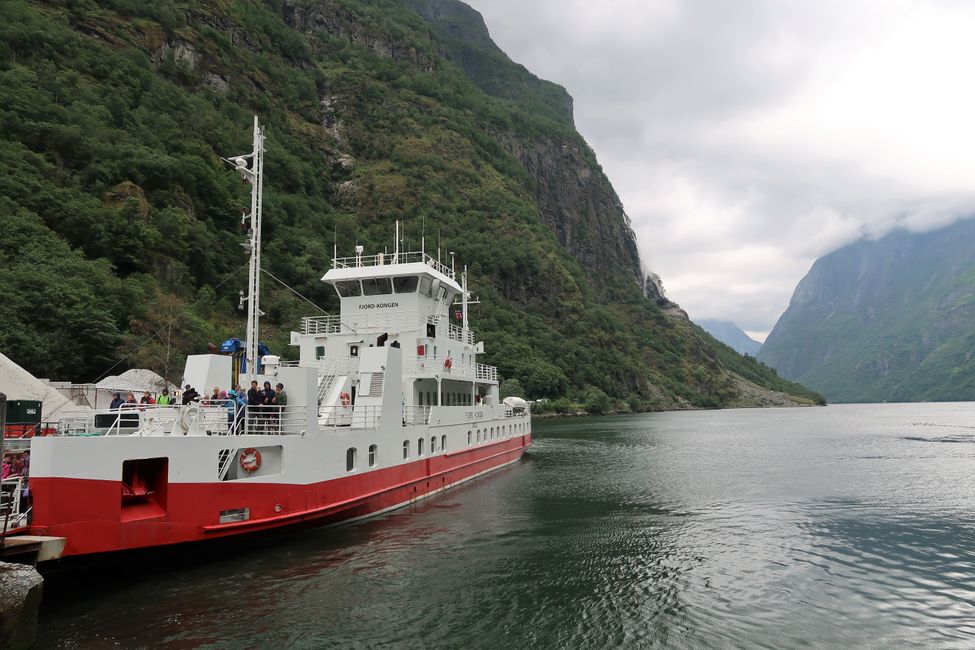 Das Fährschiff, das uns auf den folgenden Bildern nun durch die Fjorde bringen wird.