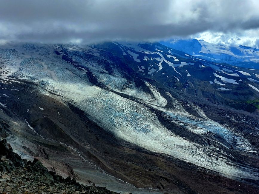 The deep crevasses of Winthrop glacier