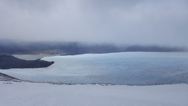 Der erste Blick auf dem Gletscher oben vom Pass